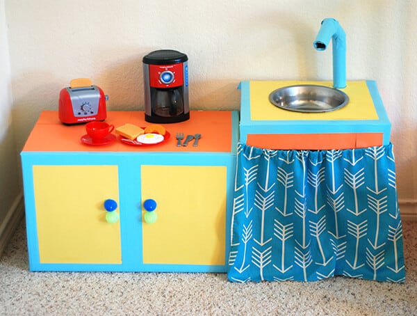 toddler kitchen made with cardboard boxes