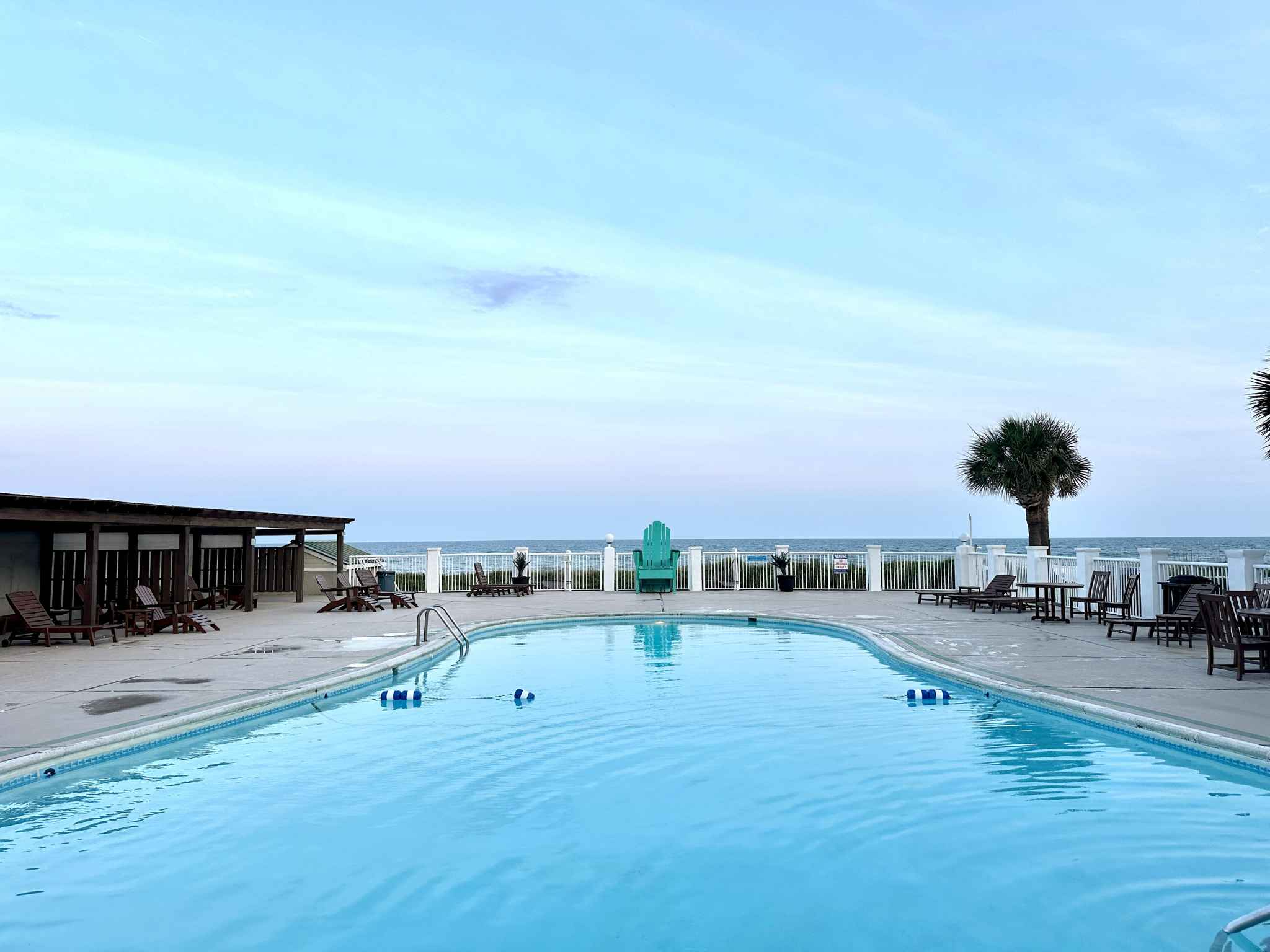 Pool Emerald Isle Islander Hotel