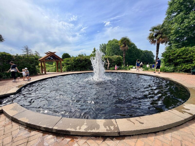 Daniel Stowe Botanical Garden round circular fountain
