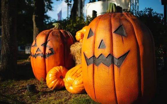 trick or treat carowinds pumpkin patch